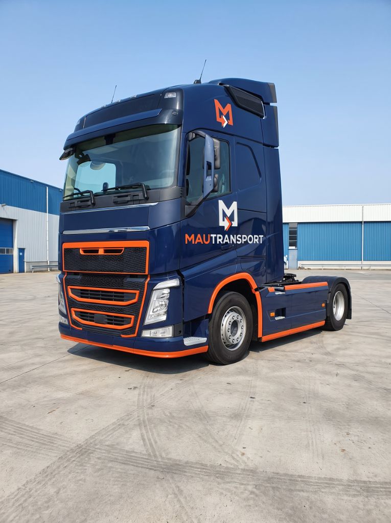 Cabeza tractora MauTransport lista para la salida